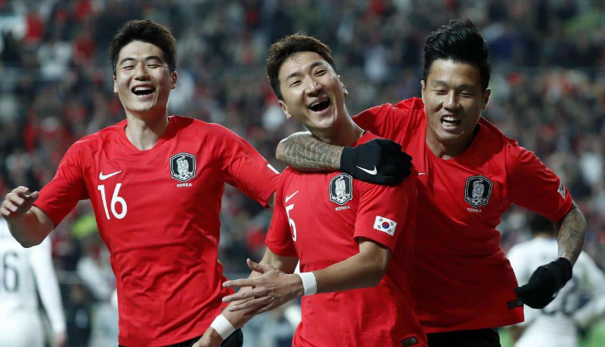 韩国队完胜日本队,黄鸭组合扛起全队 韩国队完胜日本队,黄鸭组合扛起全队