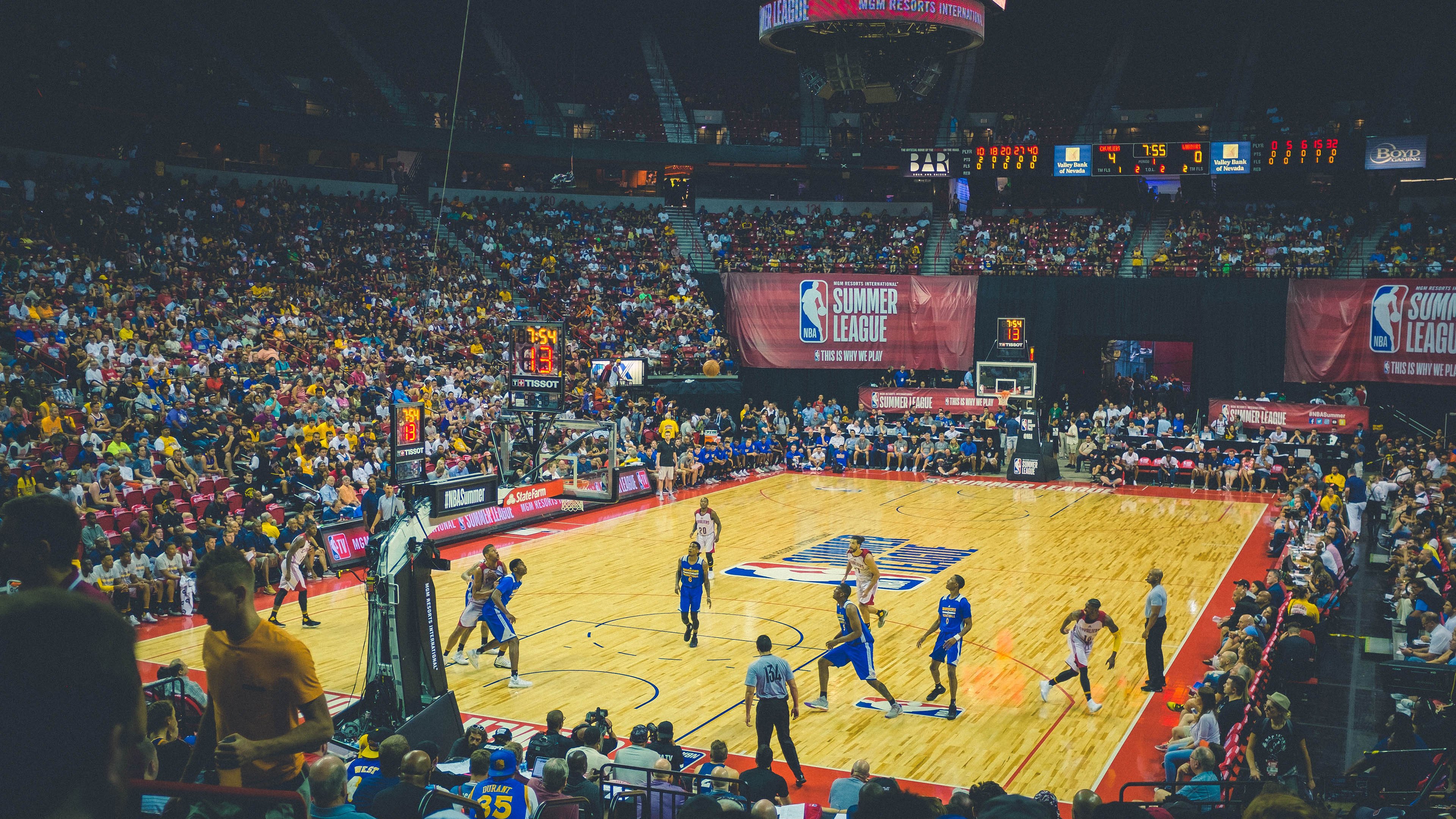 当光成为主题，从太阳横扫晋级到乔治的冠军接管