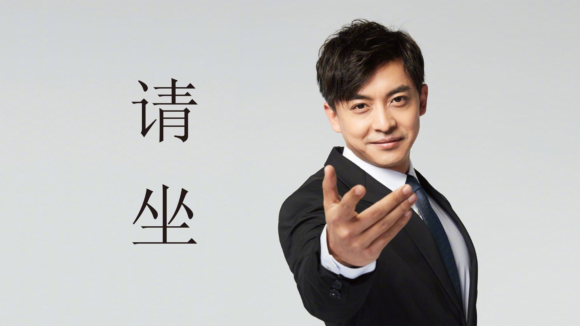 非常有画面感,充满了戏剧张力。我们将打破常规的体育赛事报道模式,从一个独特的、带有科技与命运交织感的视角来构建文章